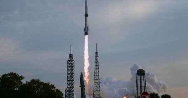 Tên lửa của tỉ phú Jeff Bezos đưa vệ tinh lên quỹ đạo thất bại