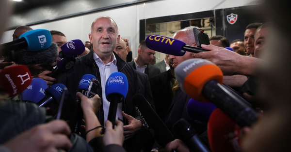 Cựu tổng thống thân Nga thắng áp đảo trong cuộc bầu cử Bulgaria