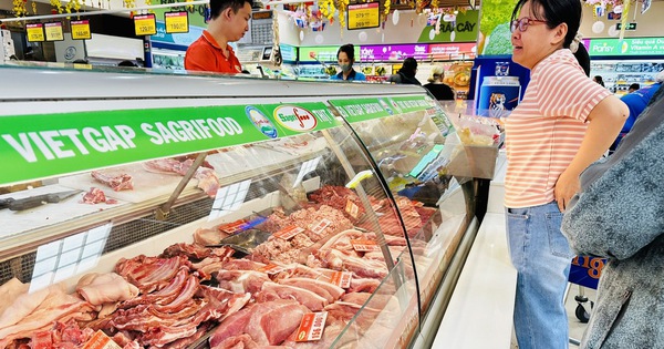 Giá heo hơi hôm nay 21.4.2026: Chờ cú hích mới
