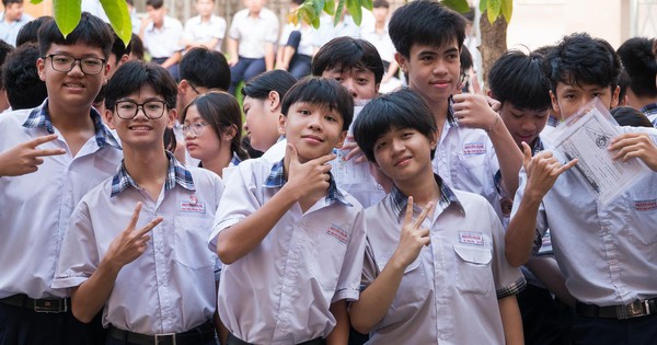 Điểm chuẩn lớp 10 TP.HCM năm 2025 giảm, Bình Dương tăng: Hướng dẫn chọn nguyện vọng