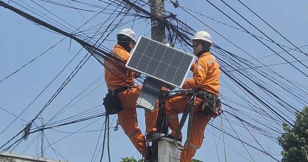 Sự tận hiến vô hình của những người thợ điện TP.HCM