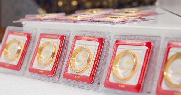 Giá vàng, giá bạc sáng 20.4 đồng loạt giảm