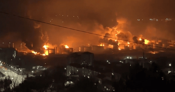 Cháy lớn, tràn dầu tại nhà máy lọc dầu Nga sau vụ tấn công của Ukraine