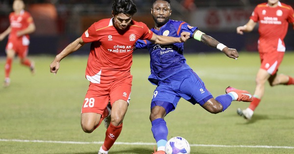 호치민시 경찰클럽 '자유 낙하': Le Huynh Duc 코치의 의자가 흔들리기 시작했습니다.