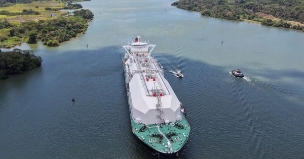 Phí qua kênh đào Panama tăng vọt khi eo biển Hormuz bị phong tỏa