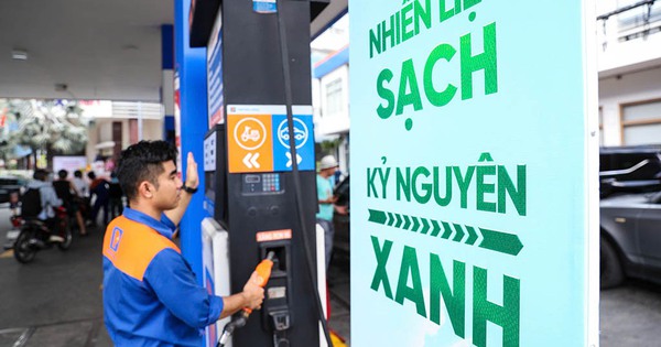 Lăng kính bạn đọc: Giúp người dân không bỡ ngỡ với xăng sinh học