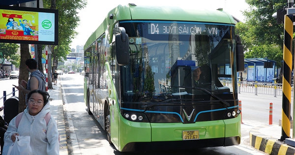 Bàn cách 'kéo' người dân đi xe buýt