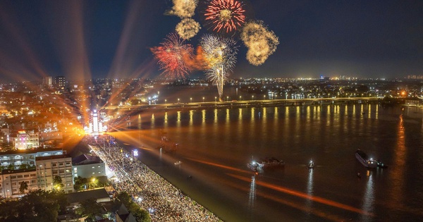 Đồng Nai bắn pháo hoa 12 điểm mừng 51 năm thống nhất đất nước