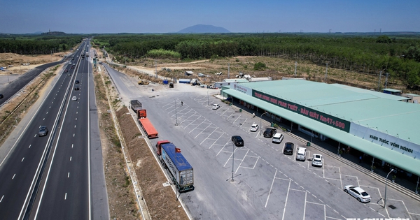 Cao tốc TP.HCM - Vân Phong thiếu trạm dừng, tài xế lưu ý dịp 30.4 - 1.5