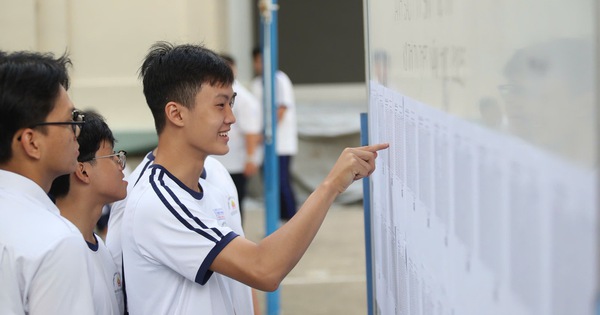 Thí sinh có từ 2 chứng chỉ ngoại ngữ được ưu tiên xét tuyển ĐH ra sao?