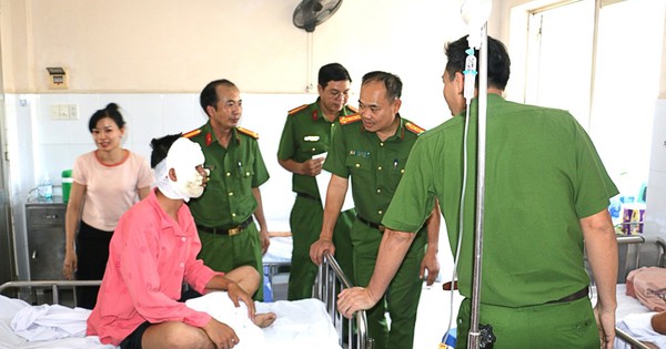 Hai chiến sĩ PCCC bị bỏng khi chữa cháy nhà xưởng tại TP.HCM