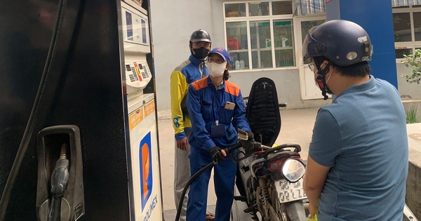 Giá xăng dầu đồng loạt giảm, có loại giảm hơn 1.000 đồng/lít