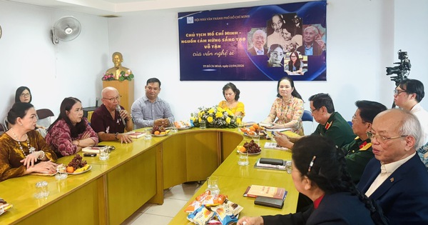 Văn nghệ sĩ kể chuyện viết về Bác