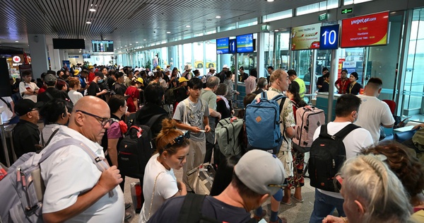 Loạt đường bay tới các thủ phủ du lịch lễ sắp khóa sổ, giá vé 'bỏng tay'