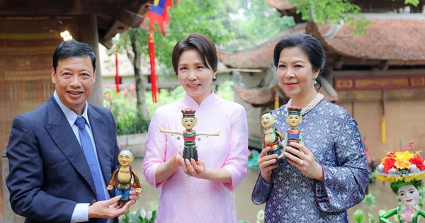 Phu nhân Tổng Bí thư, Chủ tịch nước Tô Lâm và Phu nhân Tổng thống Hàn Quốc tham quan bảo tàng, xem múa rối nước