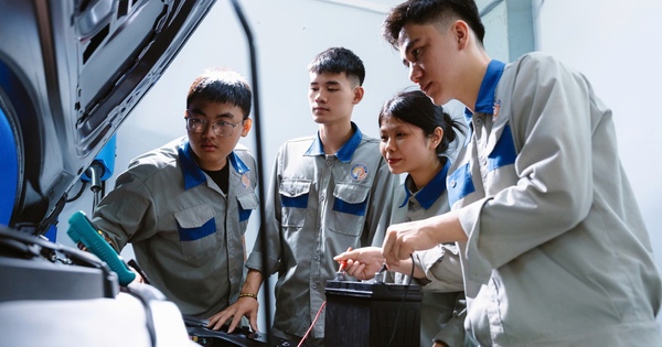Đức hỗ trợ khẩn cấp hai trường cao đẳng nghề miền Trung sau bão lũ