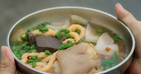 Bún suông hơn nửa thế kỷ ở miền Tây: Chả tôm giống con đuông làm nên hương vị riêng