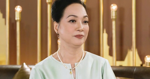 Hôn nhân viên mãn hơn 30 năm, NSND Lê Khanh chưa một lần mặc váy cưới