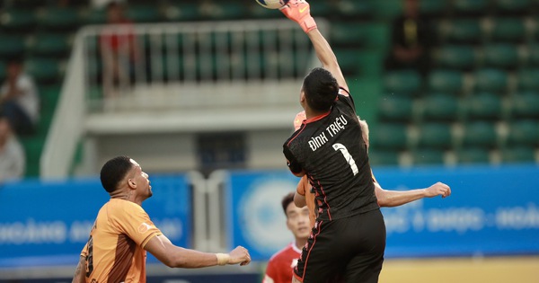 Đình Triệu cùng Trung Kiên hóa… ‘người nhện’, HAGL bị Hải Phòng chia điểm đầy tiếc nuối