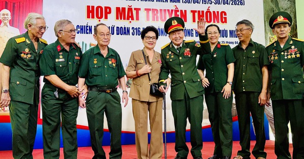 Hàng trăm cựu chiến binh họp mặt truyền thống cùng nhà tình báo huyền thoại Tư Cang