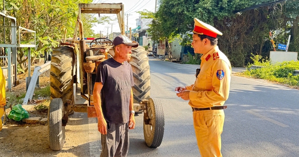 Chạy xe máy cày ra đường, tài xế lẫn chủ xe bị CSGT phạt gần 90 triệu