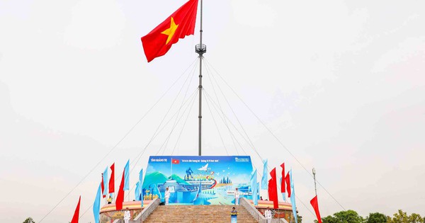 Khát vọng hòa bình bật lên từ vùng đất thép