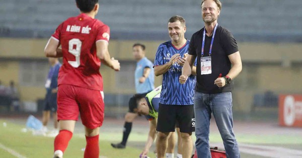 HLV Polking sắp có danh hiệu VĐQG đầu tiên 