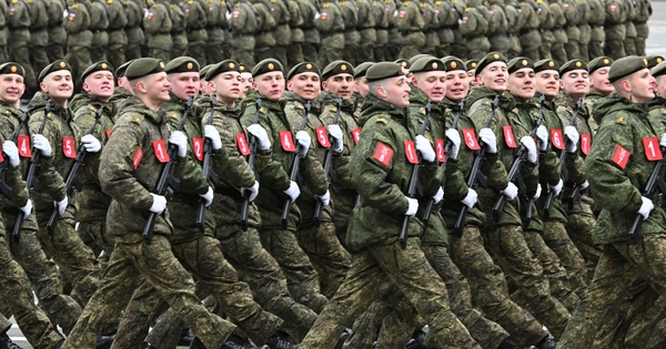 Ba quốc gia chi tiêu quân sự hơn một nửa toàn cầu