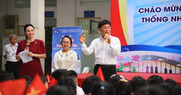 Bồi đắp lòng yêu nước cho học trò từ những điều bình dị