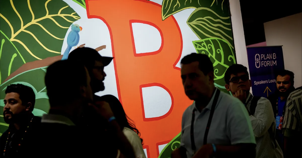 Giá Bitcoin hôm nay 27.4.2026: Vượt 78.000 USD