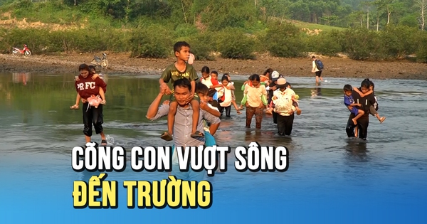 Cõng con vượt sông đến trường: Gian nan hành trình tìm chữ ở Sơn Thủy