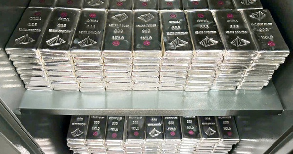 Giá vàng sáng 27.4 đứng im, giá bạc giảm nhẹ