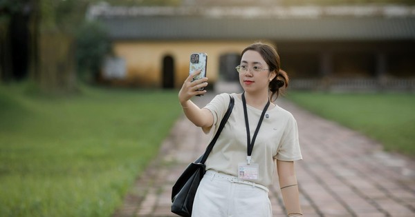 Người trẻ giữ hồn xưa: Duyên dáng kể chuyện Huế xưa