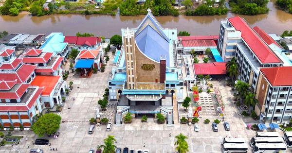 Trước lễ tuyên phong Chân phước, nhà thờ Tắc Sậy đón lượng lớn người hành hương