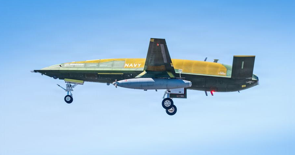 Mỹ thử nghiệm máy bay tiếp dầu không người lái biên chế cho tàu sân bay