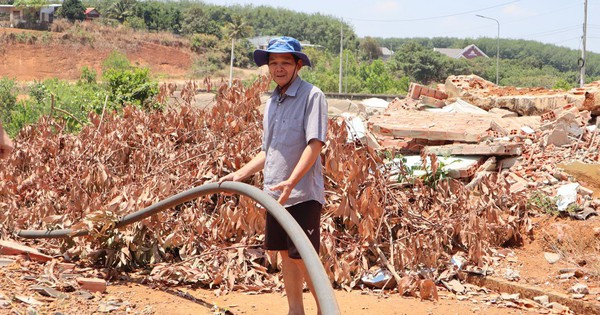 Sống cạnh hồ chứa, người dân vẫn thiếu nước