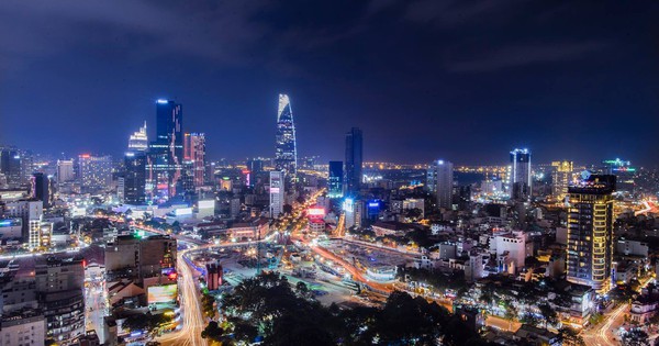 Giữa thành phố rực sáng ánh điện, nhớ về một thời đèn dầu 'chân ái'...