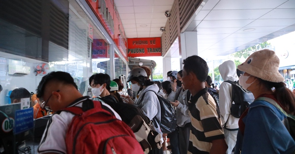 Bến xe Miền Tây đông nghẹt, nhiều tuyến hết vé từ tối 29.4