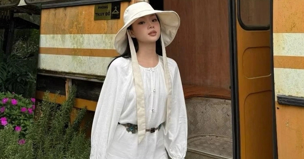 Chút tinh nghịch xuống phố với mũ vành tròn