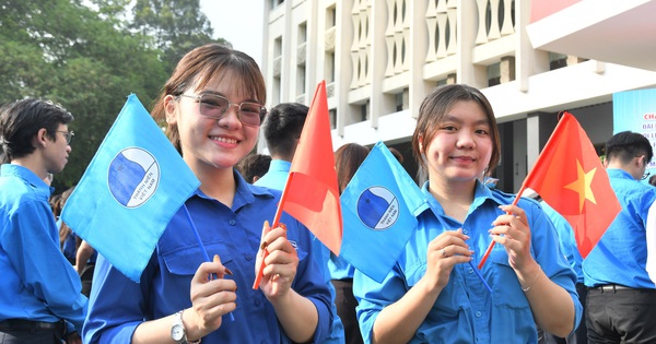 Lễ chào cờ 'Tôi yêu Tổ quốc tôi' khơi dậy khát vọng cống hiến trong thanh niên