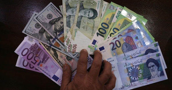Tiền rial của Iran mất giá kỷ lục so với USD