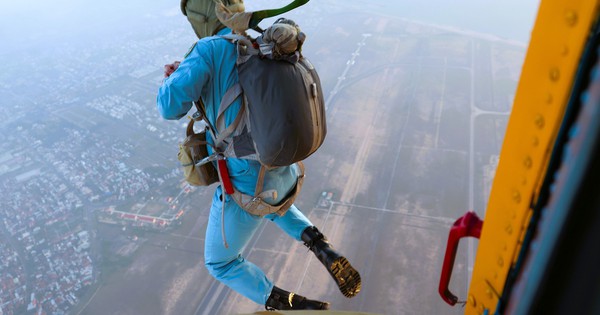 Huấn luyện bộ đội nhảy dù