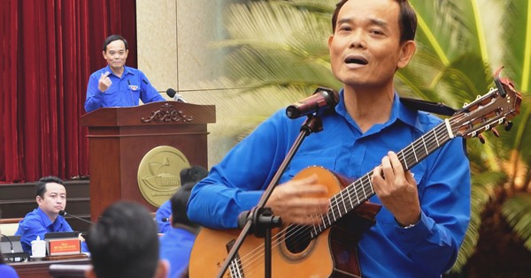 [VIDEO] Bí thư Thành ủy Trần Lưu Quang ôm đàn hát 'Con đường đến trường' tặng thanh niên