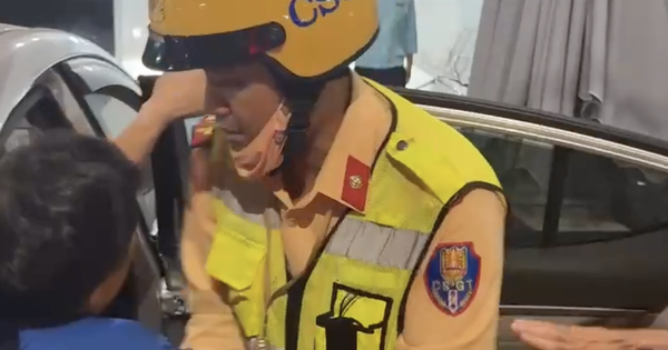 CSGT Đà Nẵng hỗ trợ đưa bệnh nhân đến bệnh viện cứu chữa kịp thời