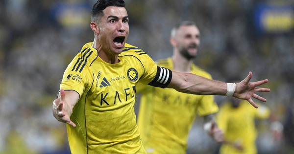 Ronaldo đáp trả cực gắt CĐV đối phương, cách chức vô địch 2 chiến thắng nữa