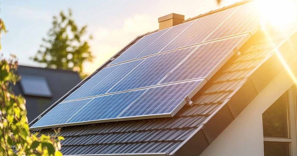 Nên lựa chọn pin mặt trời màu xanh hay màu đen?
