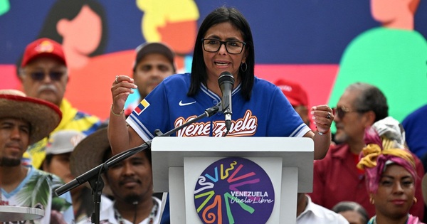Venezuela tăng thu nhập tối thiểu, lương hưu