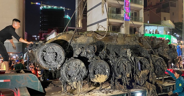 Phát hiện các mẩu xương khi trục vớt xác xe tăng tại bãi biển Quy Nhơn