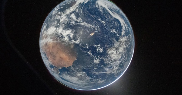 Những hình ảnh đầu tiên tuyệt đẹp về trái đất trên đường đến mặt trăng