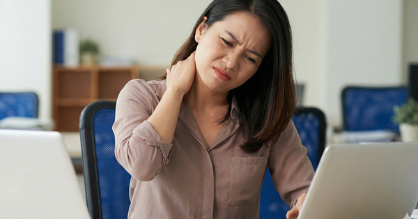 4 kiểu đau cổ vai gáy cảnh báo thoái hóa sớm cột sống cổ